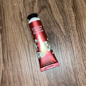 Bath and Body Works Hand Cream - Japanese Cherry Blossom
